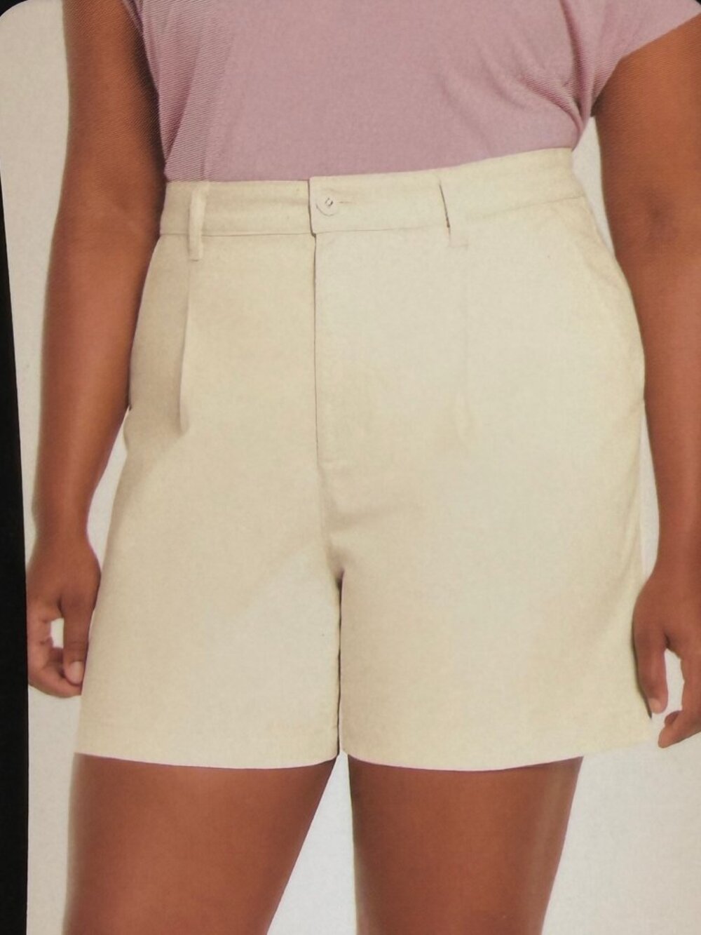 BANANA REPUBLIC Pleat Front Off-White Short, NWT, US 16